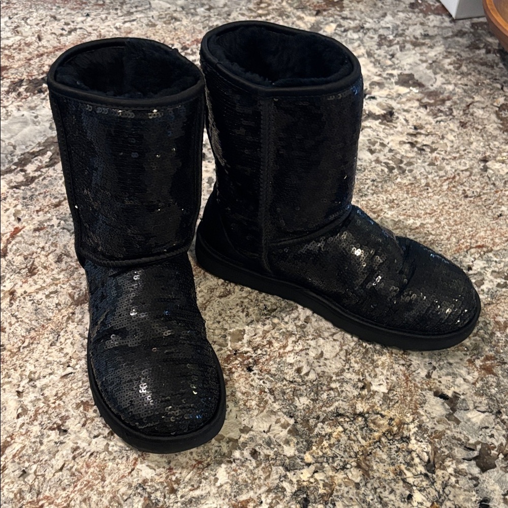 UGG Black Sequin Classic Short Boot Sz 9 Womens